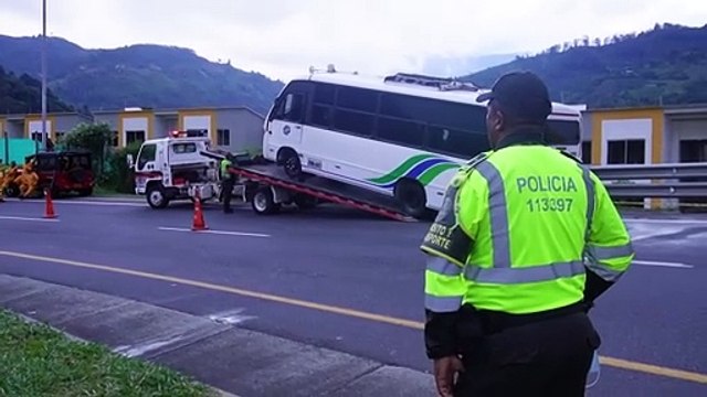 Una decena de universitarios muertos en accidente de autobús en Colombia