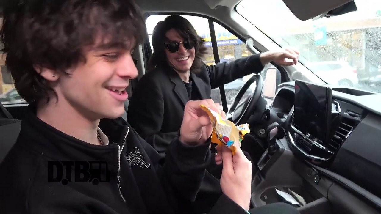 EZRA - BUS INVADERS Ep. 2045