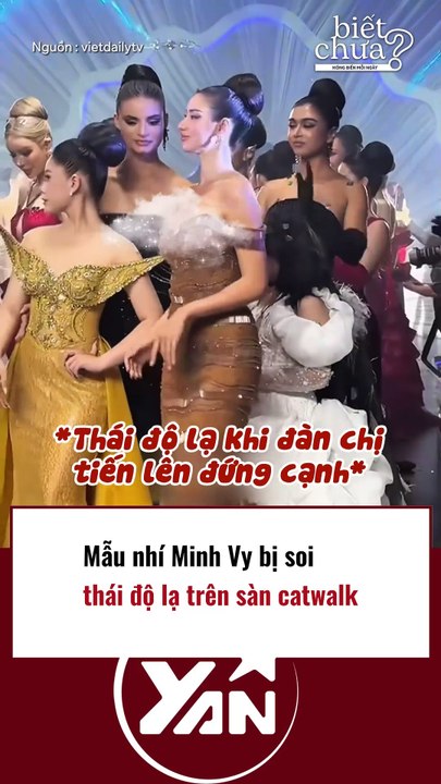 Mãu nhí Minh Vy bị soi thái độ lạ khi đứng trên sàn catwalk