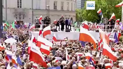 Tízezrek vonultak fel a lengyel elnökválasztás mindkét jelöltje mellett