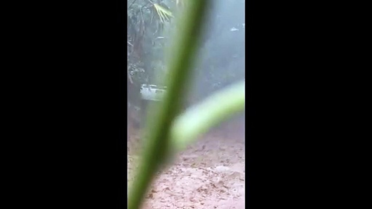 หวิดซ้ำรอย เปิดคลิปนาทีกระบะออฟโรดลื่นพลิกคว่ำล้อชี้ฟ้า