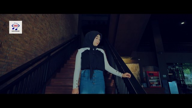 Aku atau dia - Adelia