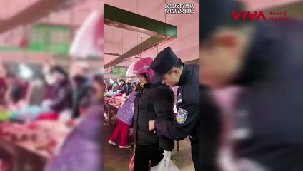 Unik! Polisi di China Pura-pura Jadi Copet