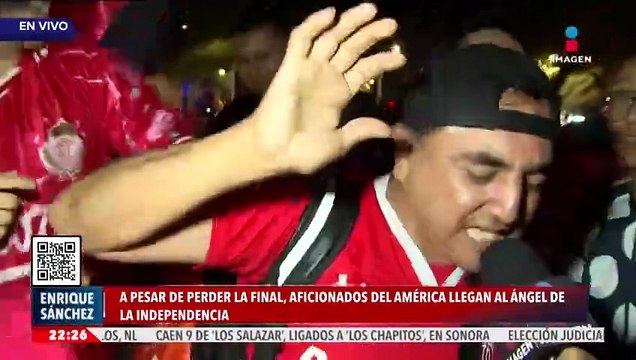 Aficionados del Toluca celebran en el Ángel de la Independencia el triunfo ante el América