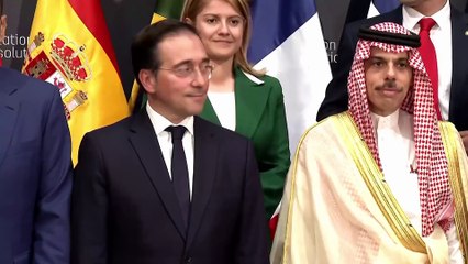 Albares pide embargar la venta de armas a Israel, pero no su compra, tras la cumbre sobre Palestina