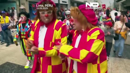 Bohócnap Limában: Piros orrok és nagy cipők töltötték meg Peru fővárosának utcáit vasárnap