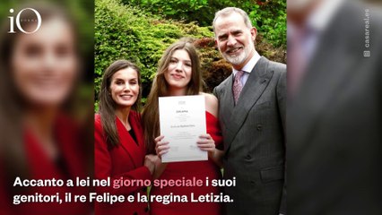 L’Infanta Sofia si diploma in Galles: look in rosso coordinato con mamma Letizia