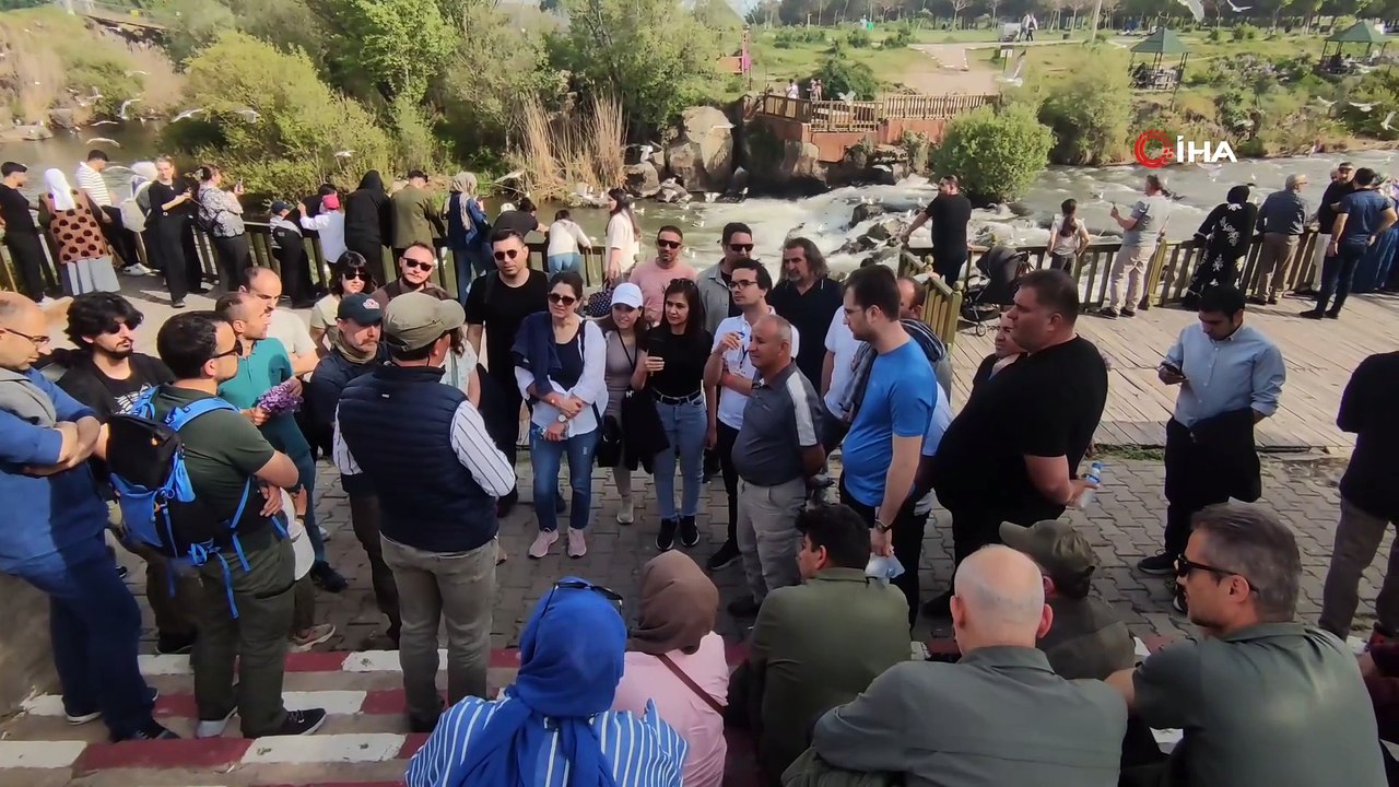 Muradiye Şelalesi'ne ziyaretçi akını sürüyor