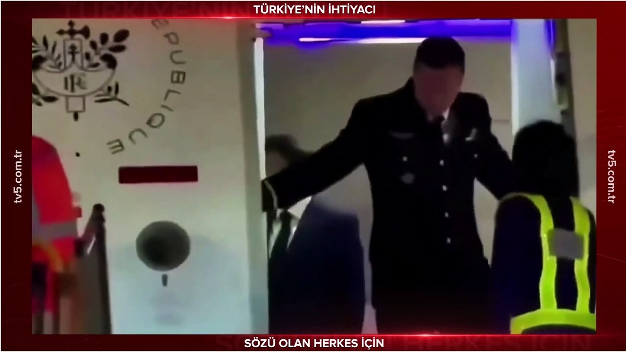 Fransa Cumhurbaşkanı Macron uçakta eşinden tokat yedi