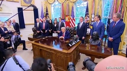 Ucraina, Trump: Putin è impazzito, sta uccidendo molte persone
