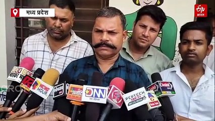 बाप ने चबाकर खा लिया रिश्वत का नोट, छतरपुर में पटवारी की करतूत