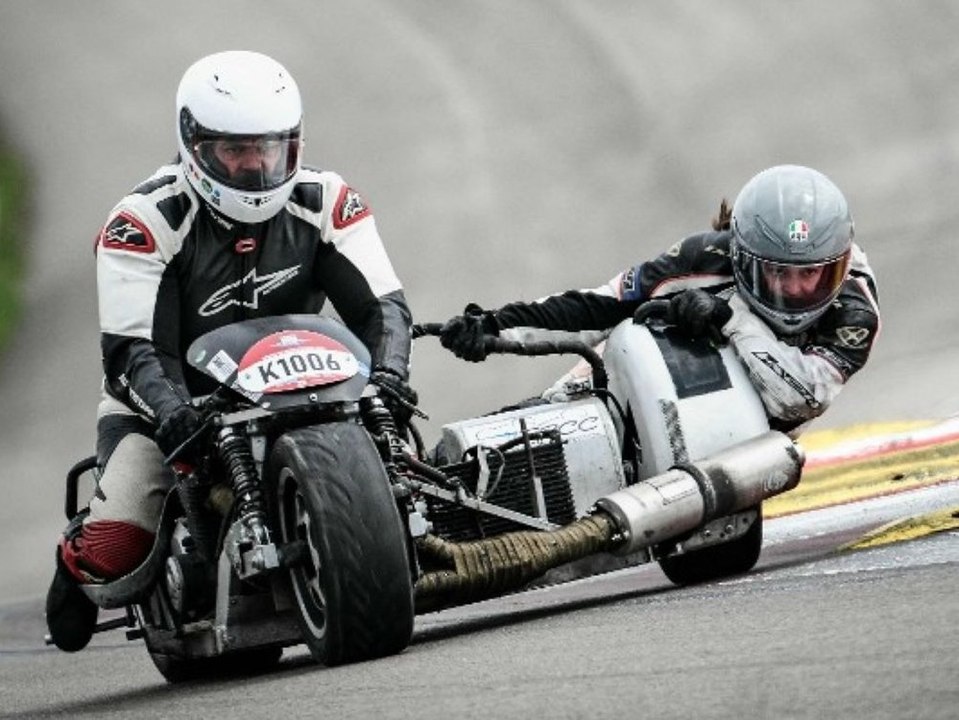 30.000 Biker feiern legendäres Oldtimer-Motorrad-Treffen in Dijon