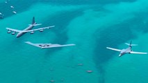Video: I bombardieri B-2, B-1B e B-52H sorvolano Miami Beach