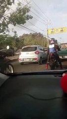 Un choque vehicular en la colonia Hato de enmedio a la altura del desvio a la cañada