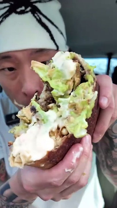 Follow for more ASMR videos🌮🍟 Credits: @shhhhimeating1 #mukbang #asmr #fastfood #asmreating
