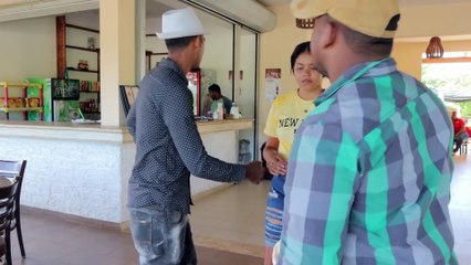 consiguio dinero y se olvido de su hermano mientras que su esposa lo enga aba