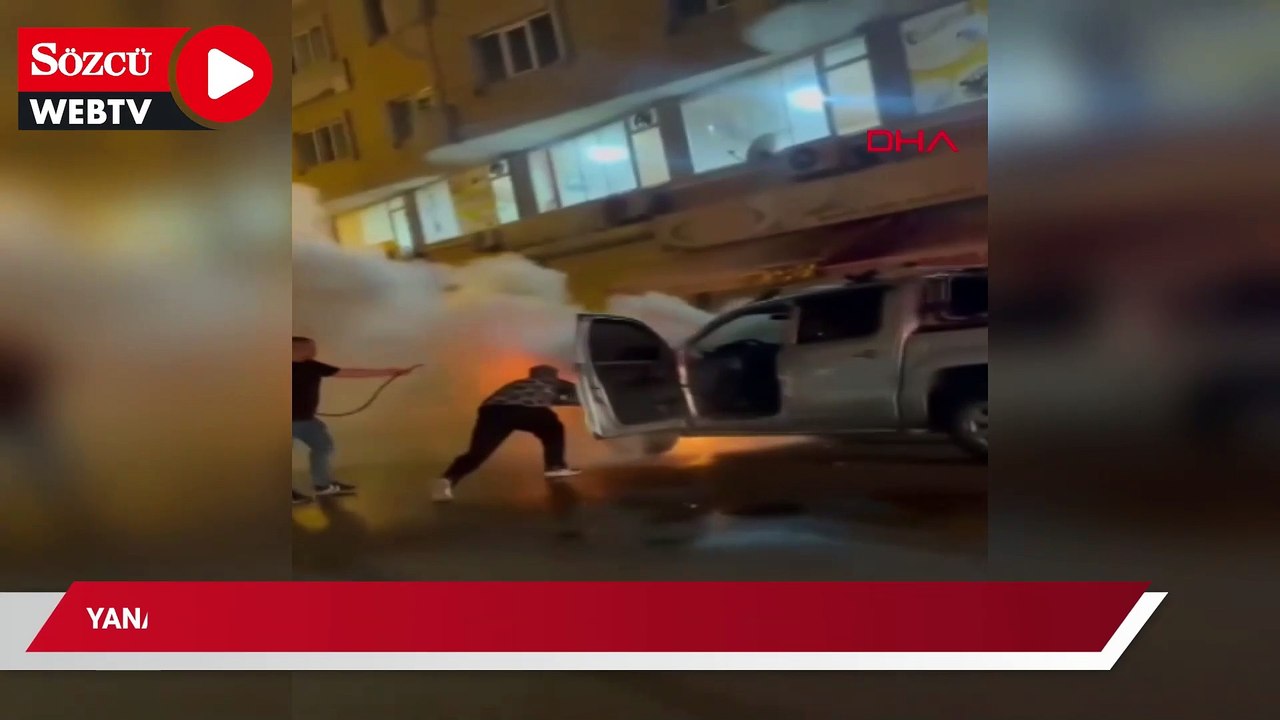 Yanan hafif ticari araca hortumla su tutarak müdahale ettiler