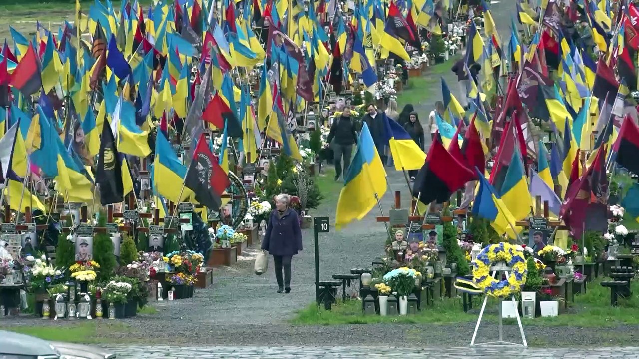 Krieg hinterlässt Spuren in Lwiw durch Gräber und Trauer