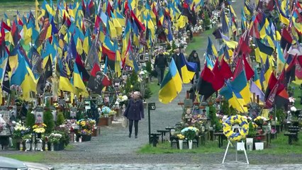La guerra lascia il segno su Leopoli tra tombe e dolore