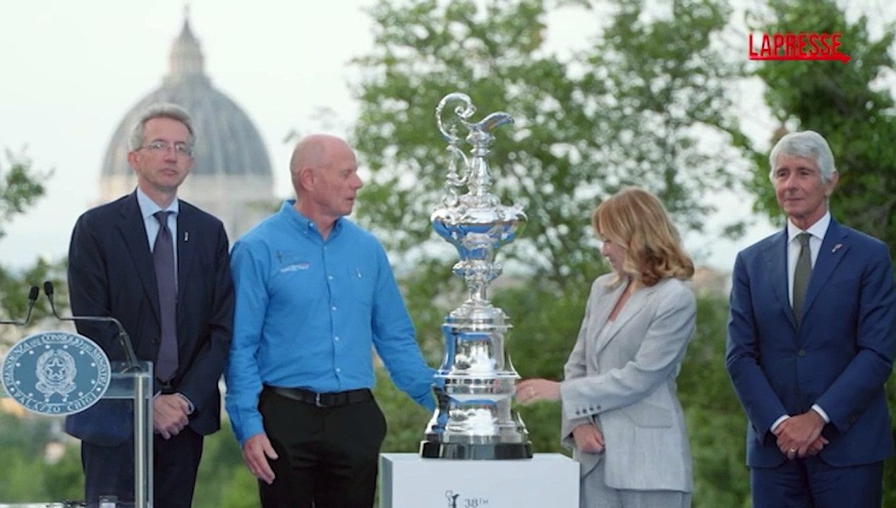 La premier Meloni alla presentazione dei trofei della Louis Vuitton Cup e dell'America's Cup