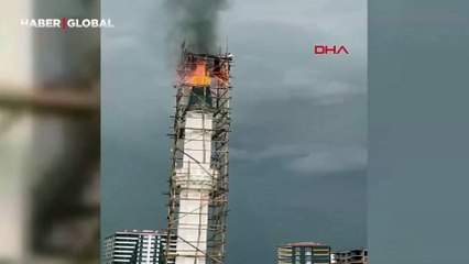 Ankara'da sağanak ve şiddetli rüzgar: Yıldırım düşen cami minaresinde yangın