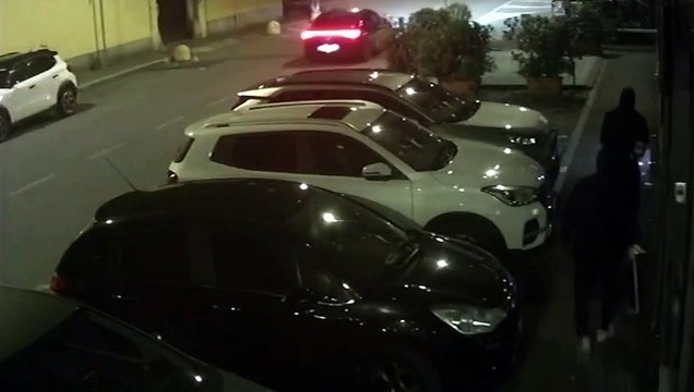 Magenta, fanno saltare sportello bancomat della banca: arrestati dopo poche ore
