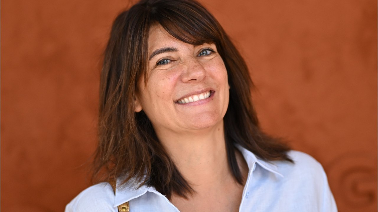 GALA VIDEO - Estelle Denis complice à Roland-Garros avec Merlin, le fils qu’elle a eu avec Raymon Domenech : c’est son portrait craché !