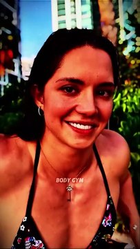 CrossFit women do intense workouts.