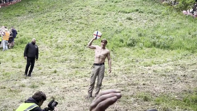Watch daredevils risk Gloucestershire cheese rolling race as German YouTuber retains title