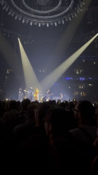 Dua Lipa parle français et chante « Moi Lolita » en chanson surprise