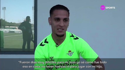 Antony se echa a llorar durante una entrevista 