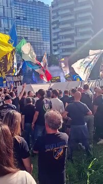 Biglietti finale Champions, la protesta degli ultras dell'Inter sotto la sede