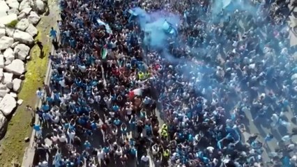 Napoli - Sfilata con il pullman dei giocatori che hanno vinto lo scudetto -2- (26.05.25)
