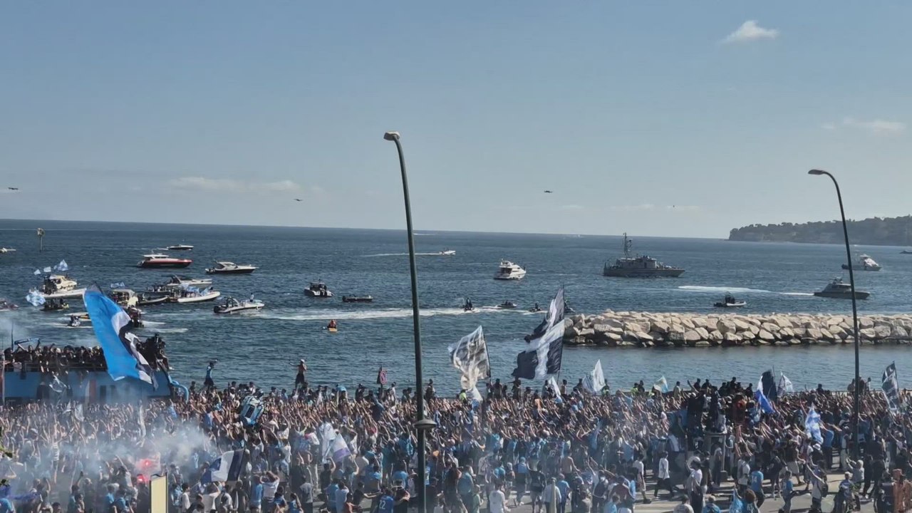 Napoli festeggia lo Scudetto: follia totale per le strade della città