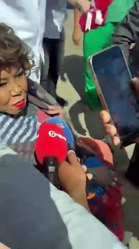 Alcione deixa ALBA na cadeira de rodas após receber título de cidadã baiana