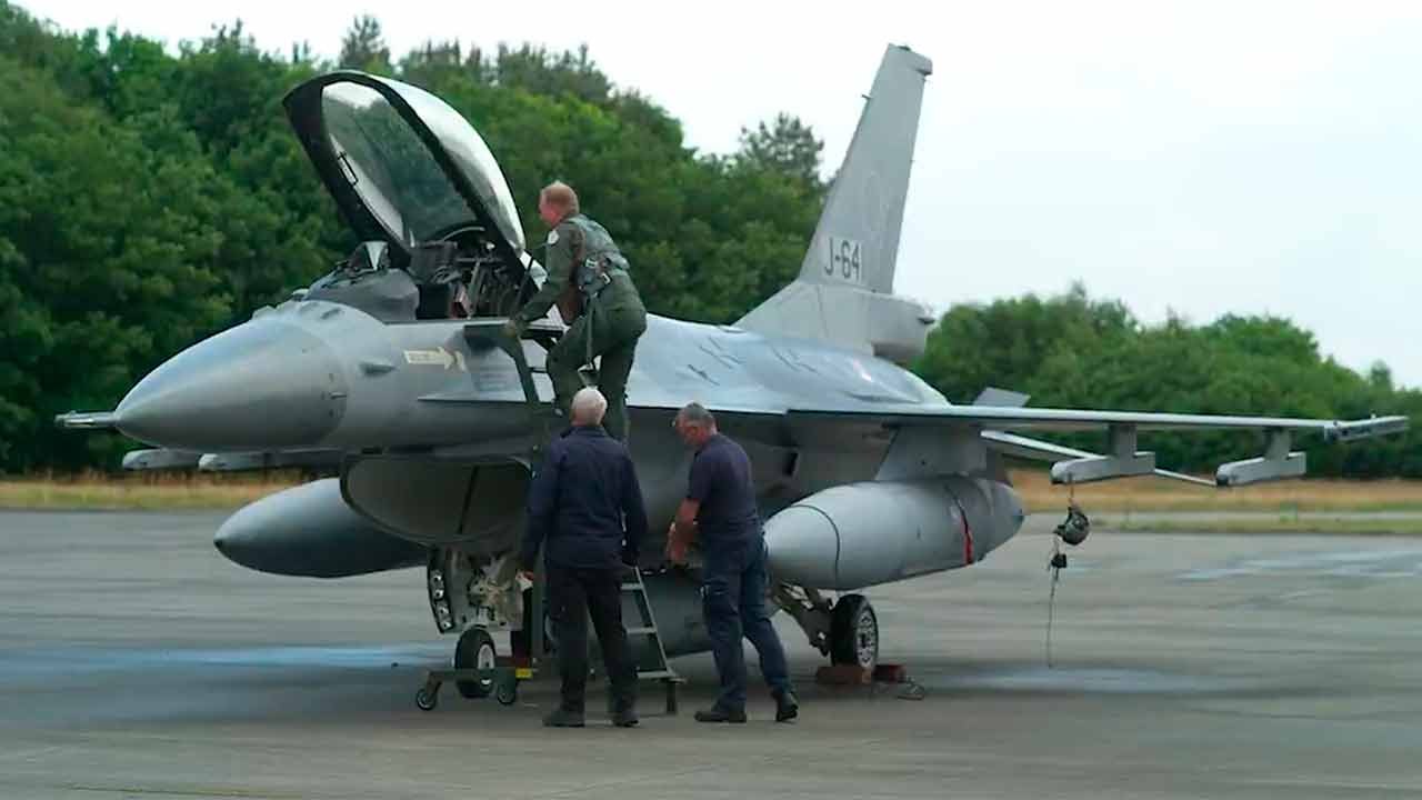 Wideo: Ostatnie holenderskie myśliwce F-16 wyruszyły na Ukrainę