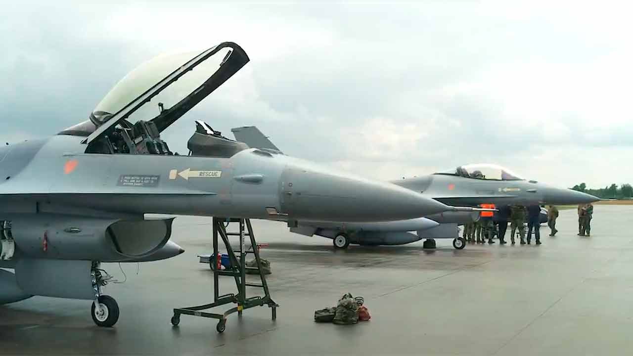 वीडियो: नीदरलैंड के अंतिम F-16 लड़ाकू विमान यूक्रेन के लिए रवाना