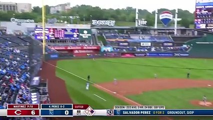 Salvador Pérez remolcó dos con su 4to jonrón de la temporada