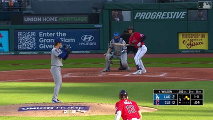 Yoshinobu Yamamoto protagoniza un gran out en la inicial