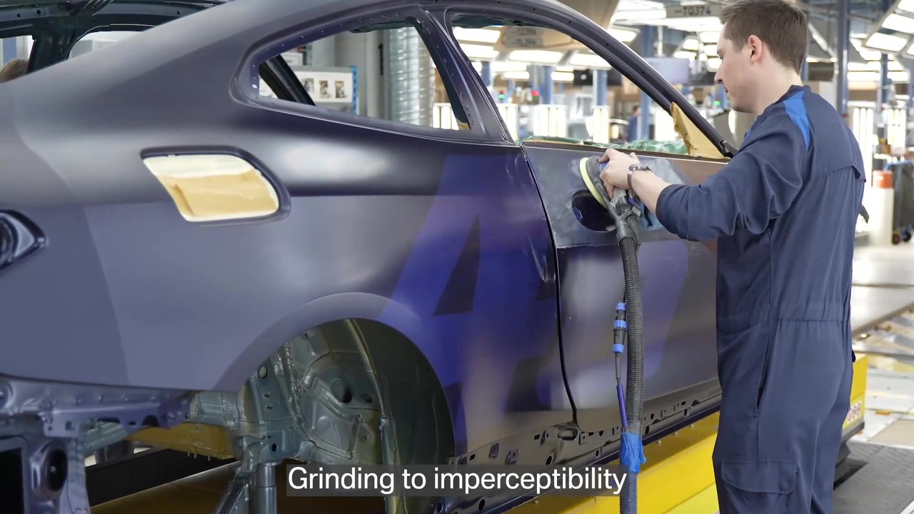 BMW M4 CS Edition VR46 - Herausragende Handwerkskunst und Leidenschaft treffen auf die Aura und Designideen des Weltstars mit der Nummer 46