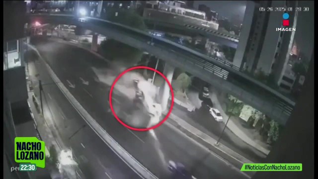 Caos vial en Periférico por volcadura de pipa con 30 mil litros de gasolina