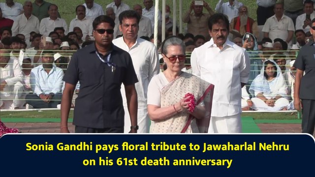 Sonia Gandhi pays floral tribute to Jawaharlal Nehru on his 61st death anniversary
