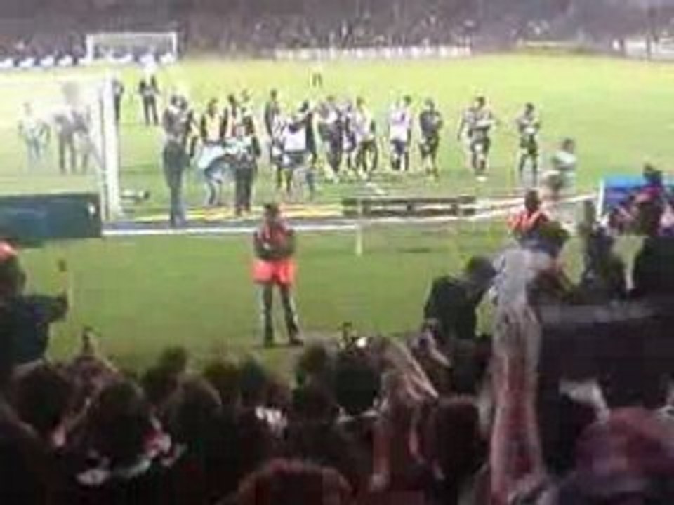 bordeaux sochaux fin de match lesjoueurs devant le virage su