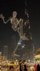 Un esqueleto gigante hecho con drones sorprende al mundo con su realismo