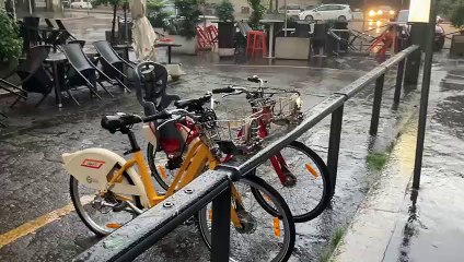 Milano, alba di forti temporali sulla città