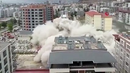 Depremin izleri: Hatay’da 7 katlı bina kağıt gibi çöktü!