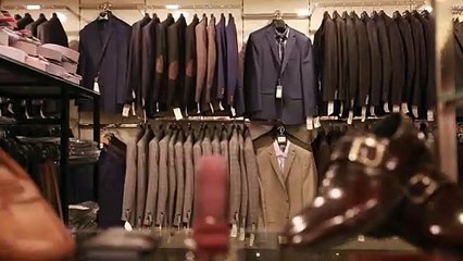 vecteezy_classic-clothing-items-on-display-in-menswear-store-leather_23177232