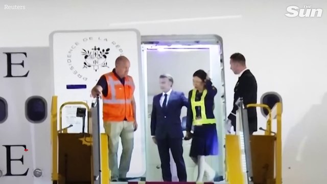 Bizarre moment Emmanuel Macron is SHOVED by wife Brigitte while ‘bickering’ as they got off plane-(1080p25)