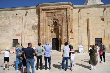 Esrarengiz gölgeler yine göründü: Kısa sürecek bu mistik olayı mutlaka görün!