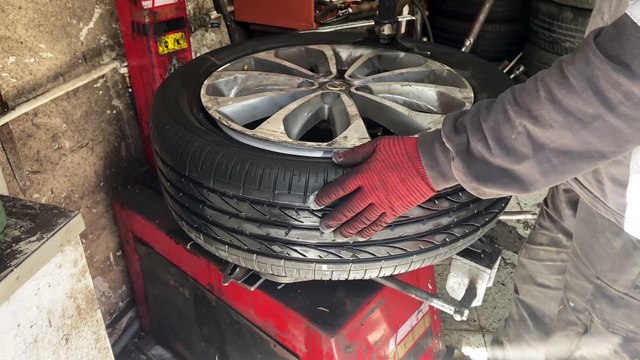7 Oto lastik tamiri patlak teker Beşiktaş Şişli Mecidiyeköy Sinan Usta 30 yıllık usta tel aşağıda
